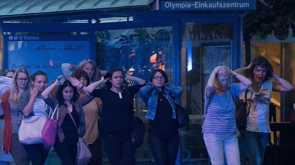 В городе стрельба, в нескольких местах. Буду обновлять пост, так как наблюдаю тут всё лично. В городе стрельба, в нескольких местах. Буду обновлять пост, так как наблюдаю тут всё лично.