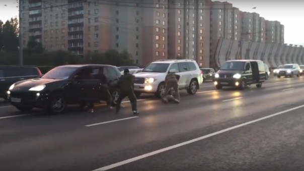 "Быки" на "Порше" нарвались на спецназ