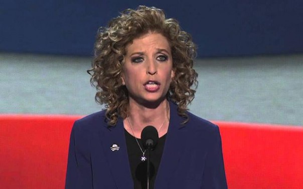 Скандал на праймериз в Демпартии США: старавшаяся ради Х.Клинтон председатель нацкомитета с позором идет в отставку