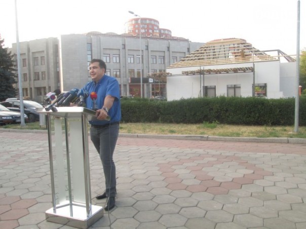 Саакашвили опубликовал фото хаты для экспресс-бракосочетаний Саакашвили опубликовал фото хаты для экспресс-бракосочетаний