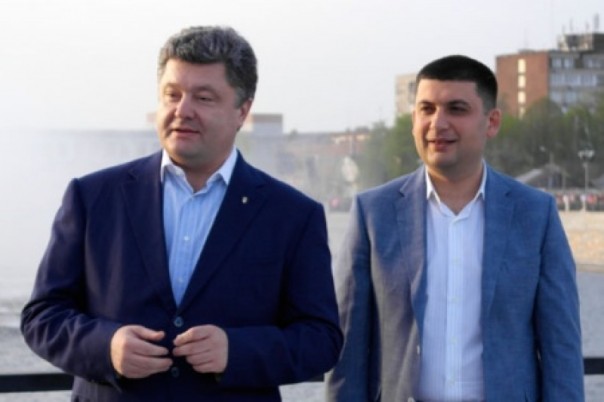 Порошенко и Гройсман подняли себе оклады, пока скакуны «сосут лапу»