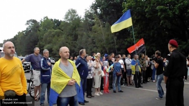 Крестный ход на Украине. Роман Носиков о нашем народе и нелюдях в мазепинках Крестный ход на Украине. Роман Носиков о нашем народе и нелюдях в мазепинках