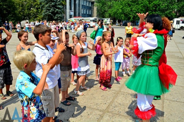 В Горловке начался масштабный республиканский фестиваль городов и районов