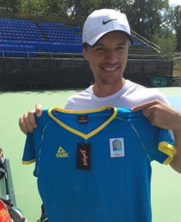 Украинский теннисист получил форму с перевёрнутым гербом страны