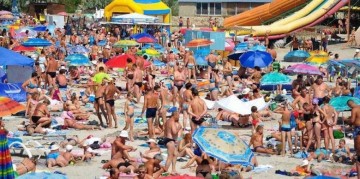 Зарубежные туристы прибывают в Крым семьями несмотря ни на что