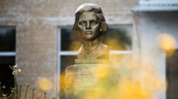 На подступах к Сталинграду в 1942 году детский партизанский отряд мстил фашистам за смерть ровесников