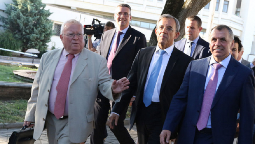 Французские депутаты: лучше быть крымским татарином, чем русским в Латвии Французские депутаты: лучше быть крымским татарином, чем русским в Латвии