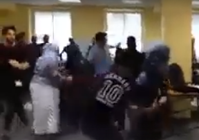 Видео массовой драки в центре регистрации беженцев в Германии