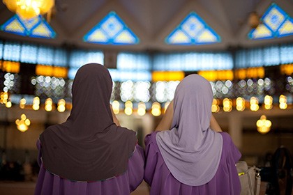 Афганец выдал замуж шестилетнюю дочь в обмен на козла и еду