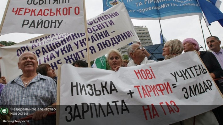 Реформа школ по-украински: долой учителей-пенсионеров и советских писателей