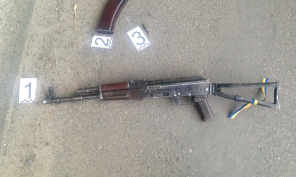 В Харькове пьяный ВСУшник открыл огонь из АК в салоне такси В Харькове пьяный ВСУшник открыл огонь из АК в салоне такси