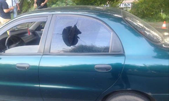 В Харькове пьяный ВСУшник открыл огонь из АК в салоне такси В Харькове пьяный ВСУшник открыл огонь из АК в салоне такси