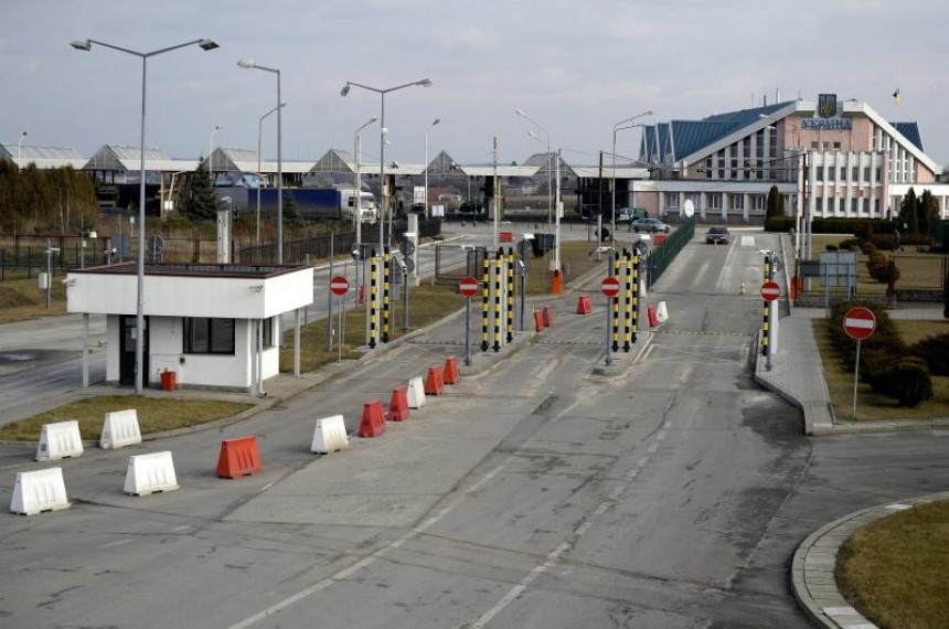 Пограничники Украины заявили, что «известный российский писатель» попросил убежища Пограничники Украины заявили, что «известный российский писатель» попросил убежища