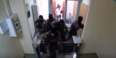 Украинский спецназ vs турникет