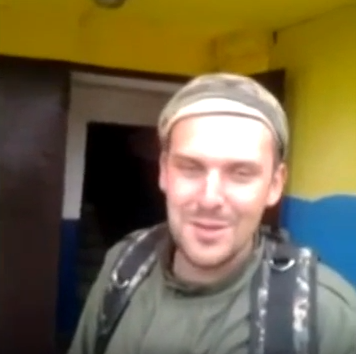 Всевидящий и всемогущий Путин не даёт поссать пьяному ВСУшнику в ДНРовском подъезде (18+)