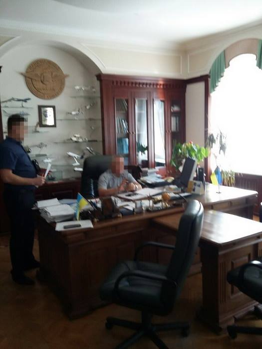 Очередной коррупционный скандал на Украине: С поличным на взятке пойман врио ректора НАУ Владимир Харченко Очередной коррупционный скандал на Украине: С поличным на взятке пойман врио ректора НАУ Владимир Харченко