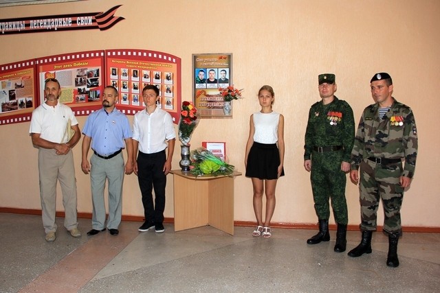 Митинг-реквием в память о жертвах украинской агрессии в пос. Тельмана и Алчевска Митинг-реквием в память о жертвах украинской агрессии в пос. Тельмана и Алчевска