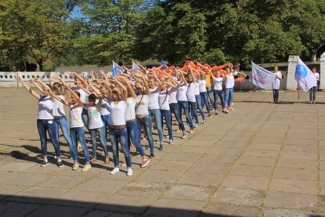 Митинг-реквием в память о жертвах украинской агрессии в пос. Тельмана и Алчевска Митинг-реквием в память о жертвах украинской агрессии в пос. Тельмана и Алчевска