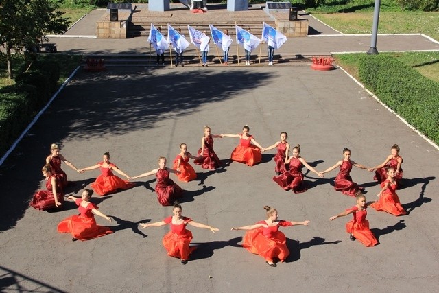 Митинг-реквием в память о жертвах украинской агрессии в пос. Тельмана и Алчевска Митинг-реквием в память о жертвах украинской агрессии в пос. Тельмана и Алчевска