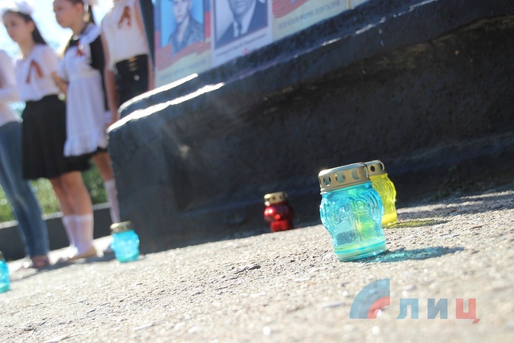 Митинг-реквием в память о жертвах украинской агрессии в пос. Тельмана и Алчевска Митинг-реквием в память о жертвах украинской агрессии в пос. Тельмана и Алчевска