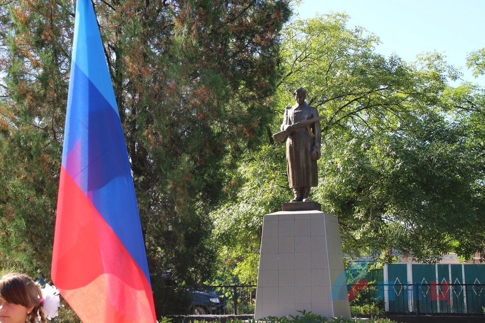 Митинг-реквием в память о жертвах украинской агрессии в пос. Тельмана и Алчевска Митинг-реквием в память о жертвах украинской агрессии в пос. Тельмана и Алчевска