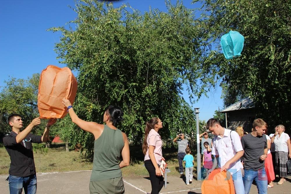 Митинг-реквием в память о жертвах украинской агрессии в пос. Тельмана и Алчевска Митинг-реквием в память о жертвах украинской агрессии в пос. Тельмана и Алчевска