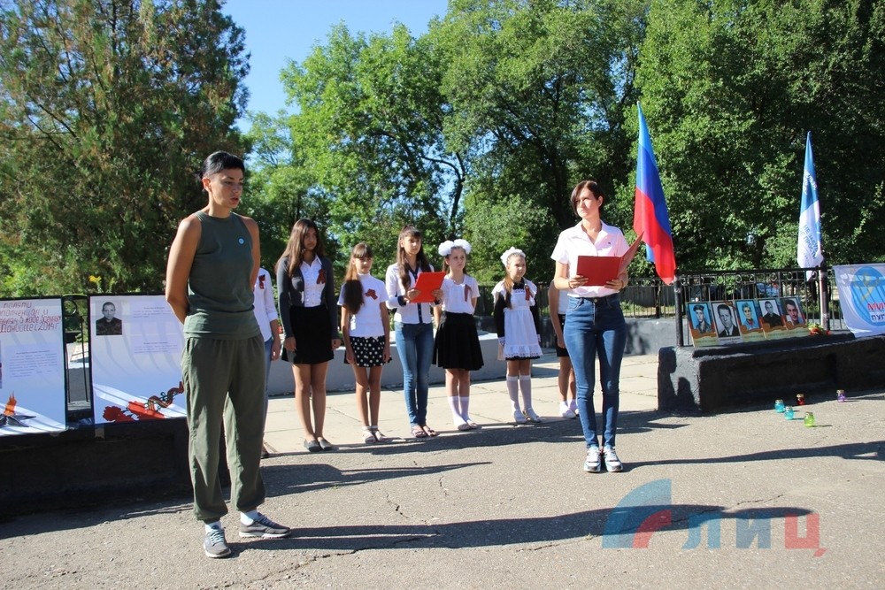 Митинг-реквием в память о жертвах украинской агрессии в пос. Тельмана и Алчевска Митинг-реквием в память о жертвах украинской агрессии в пос. Тельмана и Алчевска