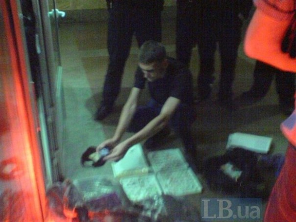 В Киеве на глазах у посетителей ограбили ювелирный магазин