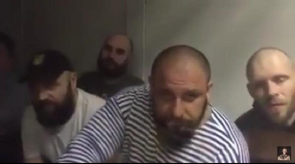 Генпрокуратура Украины показала видео с закрытых судебных заседаний над бойцами батальона «Торнадо», которые бросались фекалиями 18+