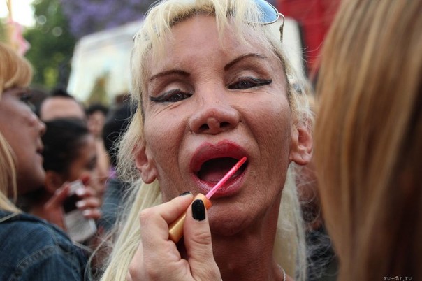 Не окунайтесь в дерьмо - потом не отмоетесь! (+18)