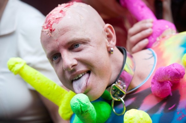 Не окунайтесь в дерьмо - потом не отмоетесь! (+18)