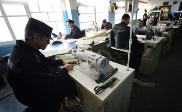 Трупчинов привыкает носить зековскую робу Трупчинов привыкает носить зековскую робу