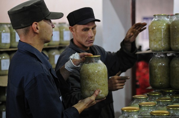 Трупчинов привыкает носить зековскую робу Трупчинов привыкает носить зековскую робу