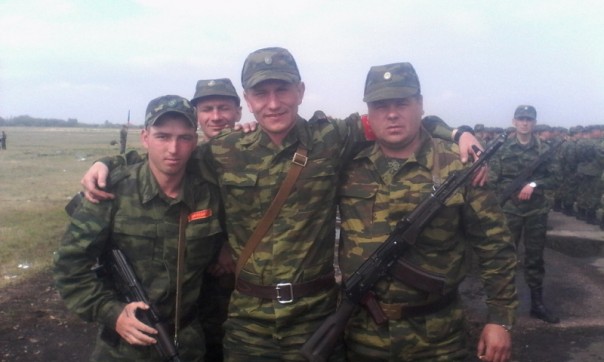 Боец ЛНР накрыл собой гранату. Спас жену и сына Боец ЛНР накрыл собой гранату. Спас жену и сына