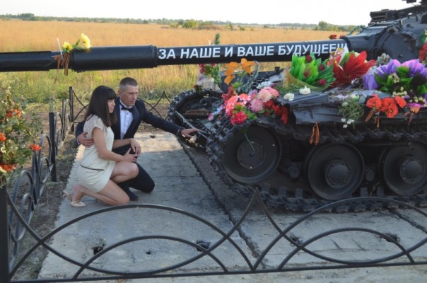 Боец ЛНР накрыл собой гранату. Спас жену и сына Боец ЛНР накрыл собой гранату. Спас жену и сына