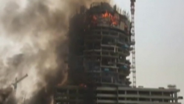 В Дубае опять загорелась высотка