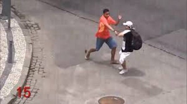 Разгул преступности в Рио: подростки без зазрения совести грабят туристов, приехавших на Олимпиаду Разгул преступности в Рио: подростки без зазрения совести грабят туристов, приехавших на Олимпиаду