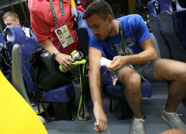 В Рио-де-Жанейро автобус с журналистами попал под обстрел В Рио-де-Жанейро автобус с журналистами попал под обстрел