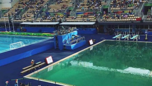 В олимпийском Рио позеленел еще один бассейн