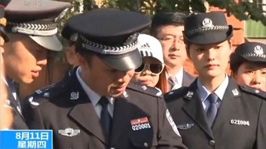 Китайская туристическая полиция прошлась патрулем по Красной площади Китайская туристическая полиция прошлась патрулем по Красной площади