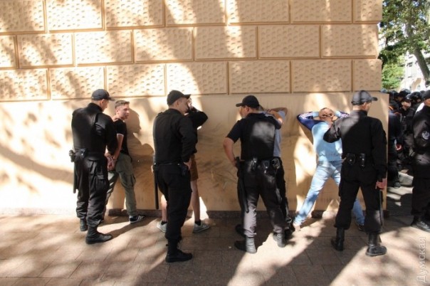 Евроскакуны провели гей-парад в Одессе: есть задержанные