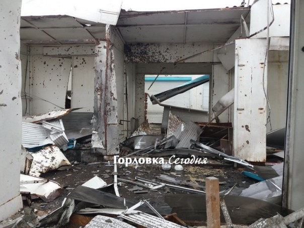 Горловка этой ночью подверглась жесточайшему обстрелу, сгорели два дома, девять повреждены