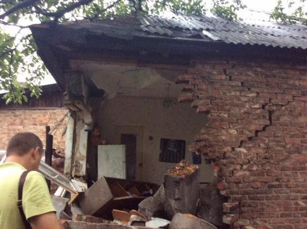 Горловка этой ночью подверглась жесточайшему обстрелу, сгорели два дома, девять повреждены