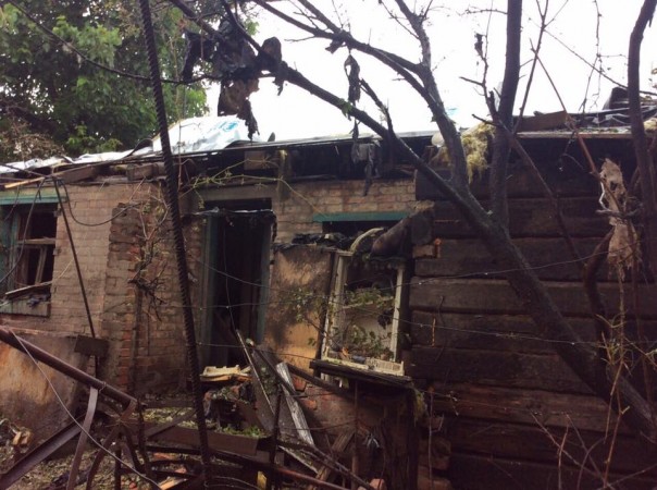 Горловка этой ночью подверглась жесточайшему обстрелу, сгорели два дома, девять повреждены