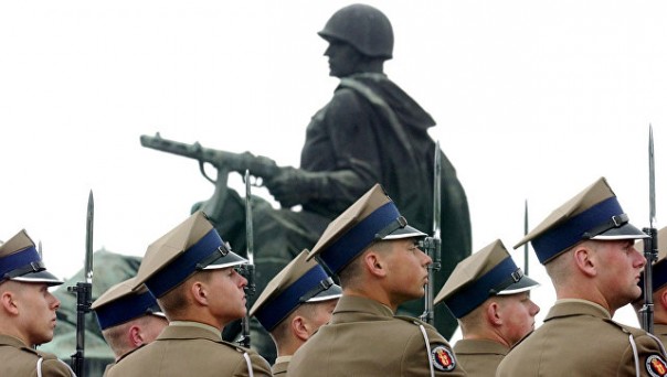 В Польше требуют уничтожить памятник Неизвестному Cолдату в Люблине