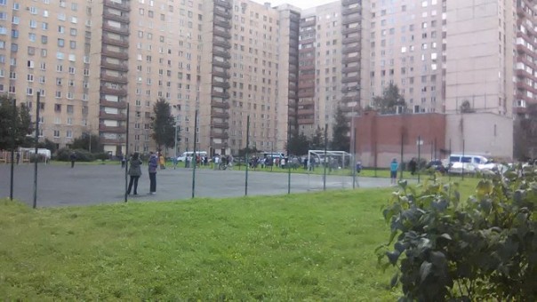 Взрывы, скорая, спецназ: спецоперация в жилом доме в Петербурге