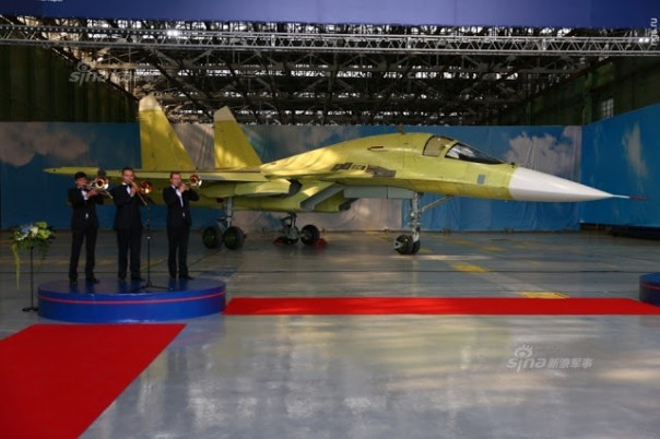 В Новосибирске состоялась выкатка сотого самолёта Су-34 В Новосибирске состоялась выкатка сотого самолёта Су-34
