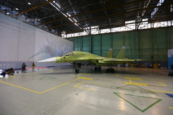 В Новосибирске состоялась выкатка сотого самолёта Су-34 В Новосибирске состоялась выкатка сотого самолёта Су-34