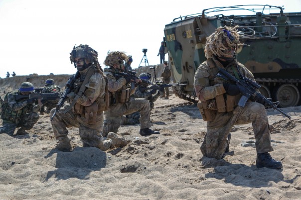 Южная Корея и США начали учения по нанесению ударов по КНДР