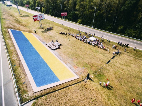 Под Борисполем появилась МЕГАПЭРЭМОГА из мраморной крошки на зависть всем ватникам Под Борисполем появилась МЕГАПЭРЭМОГА из мраморной крошки на зависть всем ватникам